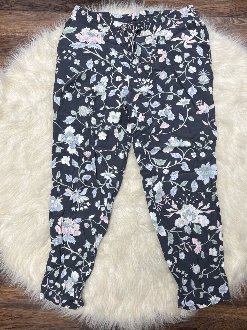 Loft Navy and Floral Printed Pull on Capri Length Jogger Pants size Women’s Smal